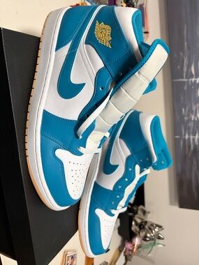 Jordan Kids High-Top Sneakers in Teal, White & Gum